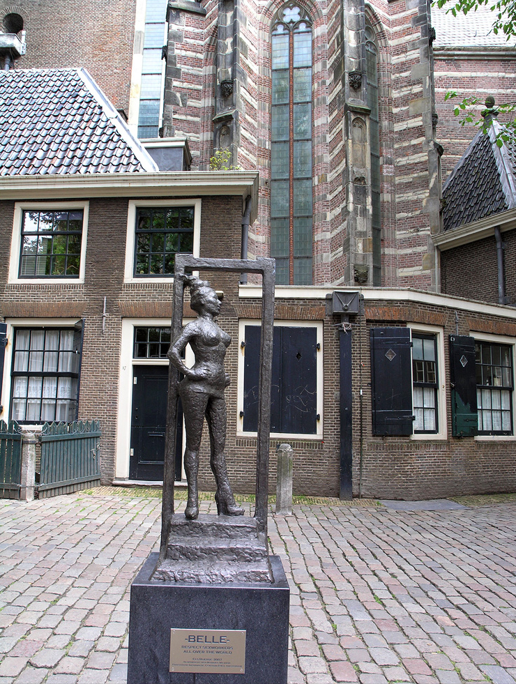 Sex_worker_statue_Oudekerksplein_Amsterdam